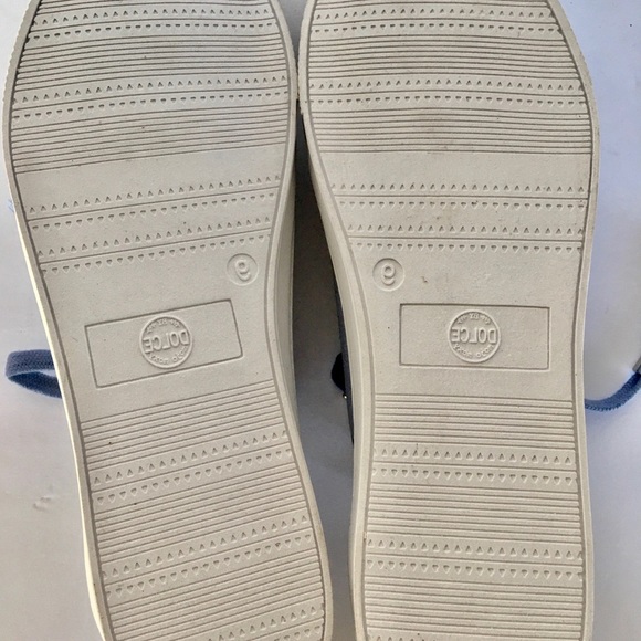 Women’s Sneakers with Tassels Size 9 New in Box - Picture 5 of 6